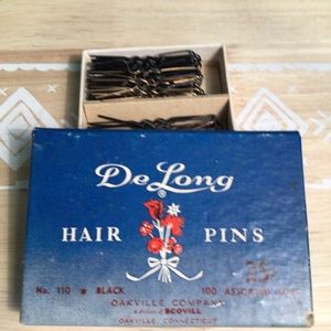 Box of Vintage Hair Pins box with .25 cent price tag